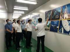 <b><font color='#0000FF'>东莞市委书记肖亚非一行参观考察星空网官方站入口-星空online(中国)半导体</font></b>